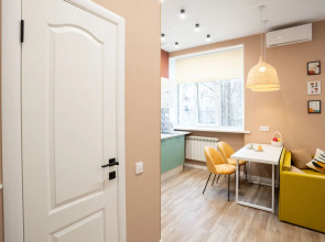 Апартаменты с ярким дизайнерским ремонтом