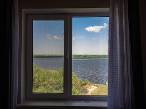 Апартаменты двухкомнатные c видом на Волгу на Волжской набережной  25, м.Cтрелка. Сова-Дом