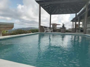 Breezy Castle S 3 Uluchshennymi Nomerami S Vidom Na More I Chastnym Bassejnom Villa
