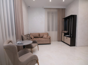 Отель Louvre Home