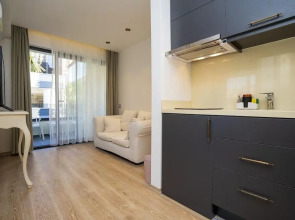 Апарт-отель Channel Suites