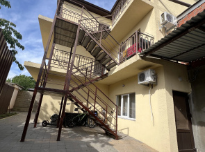 Florani Guest House