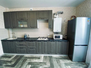 Квартира с Панорамным Балконом и Индивидуальным Отоплением. Тихий Уютный Район с Очень Развитой Инфраструктурой