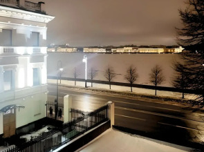 Апартаменты с видом на Неву в центре города