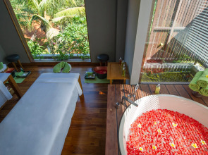 Отель Maya Sanur Resort & Spa