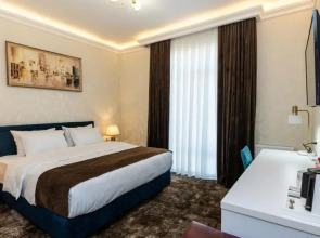 Отель Garnet Mir