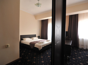 Отель Максимус