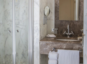 Отель Corinne Art & Boutique