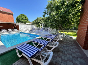 Simona Grand Guest House