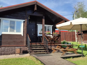 Derevyanny dom posutochno Private house