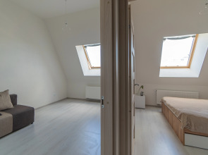 Апартаменты Двухкомнатная Квартира на Мансардном Этаже