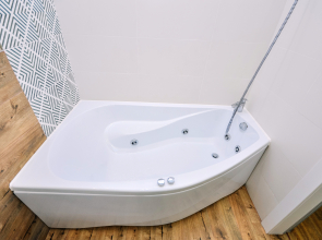 Апартаменты с джакузи у метро на набережной