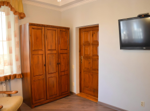 Частный Дом с Беседкой на Проспекте Дзержинского 25