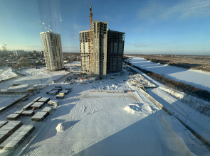 Апартаменты Элитные на берегу реки Тура с видом на Мост Влюбленных