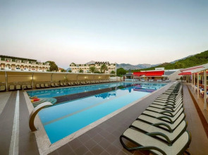 Отель Royal Towers Kiris