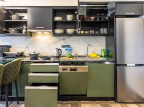 Отель BayMari Suites City Life