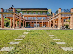 Ampelo Hotel
