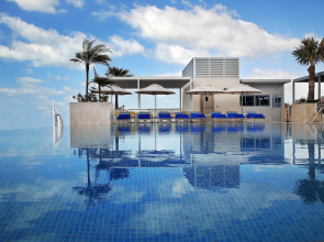 Отель Grand Cosmopolitan