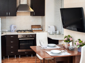 Апартаменты Тихая студия 33кв.м,джакузи,рядом станция подземного трамвая и ТЦ