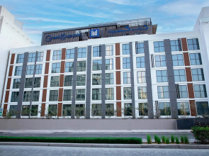 Отель Grand Kingsgate Waterfront By Millennium