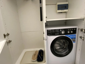 Апартаменты в современном стиле с камином