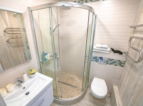 Апартаменты на высоком этаже, рядом с театром и мостом, недалеко от центра. Фастовская 29.