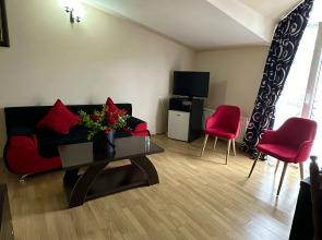 Отель Qeroli old town