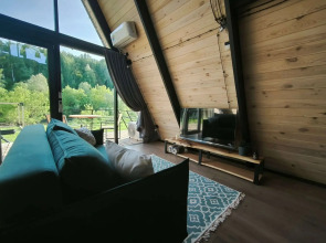 Шале двухэтажный А-фрейм с панорамным остеклением и террасой