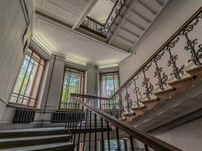 Ларго у Невского проспекта