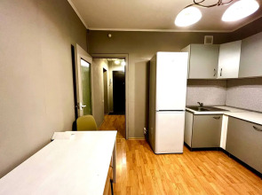 Квартира ШИКАРНАЯ КВАРТИРА С ПРОСТОРНОЙ ЛОДЖИЕЙ