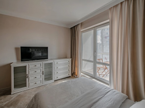 Апартаменты Студия у Станции Метро Грушевка