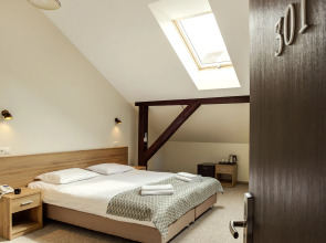 Отель Old Town Trio