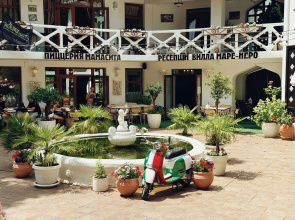 Mare Nero Living quarters