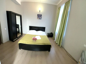 Отель Qeroli old town