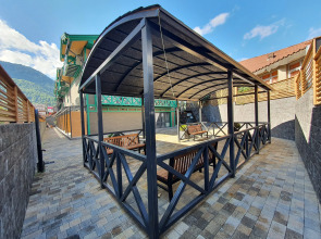 Апартаменты с Панорамным Видом на Горы и Открытым Балконом