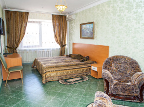 Отель Четыре сезона