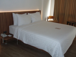 Отель Sacha's Hotel Uno