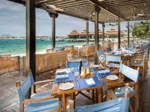 Курортный отель Anantara The Palm Dubai Resort