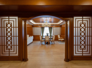 Отель London 1889 & Casino