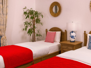 Отель Реавиль