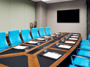 Holiday Inn Dubai al-Maktoum Airport, an IHG Hotel