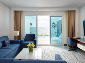 Курортный отель Royal M Al Aqah Beach Resort by Gewan