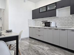 Квартира с большим телевизором и шикарным видом на реку Кубань