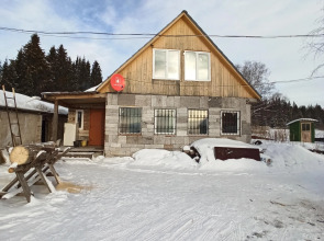 Частный дом на берегу Зюраткуля