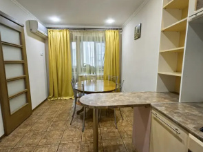 Chetyrekhkomnatnaya Flat