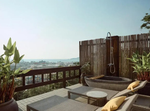 Курортный отель Dinso Resort & Villas Phuket, Vignette Collection by IHG