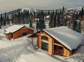 Alpiyskiy Private House