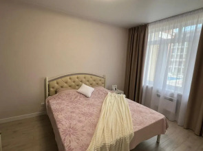 S Bacsejnom V Zhk Kiparis 302 Flat