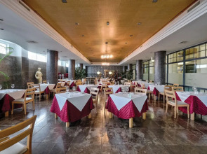 Отель Grand Muthu Forte do Vale