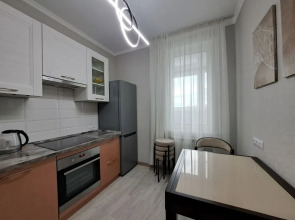 Жилое помещение 2-к квартира у метро Молодежная с яркими закатами